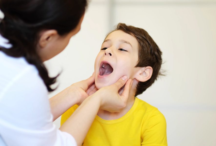 Kada būtina patikrinti vaiko ausis, nosį ir gerklę: svarbūs 5 požymiai